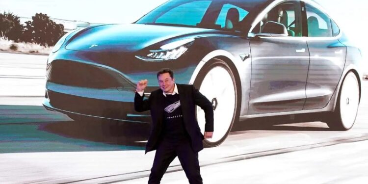 Tesla'nın otomobil teslimatları yılın ilk çeyreğinde azaldı