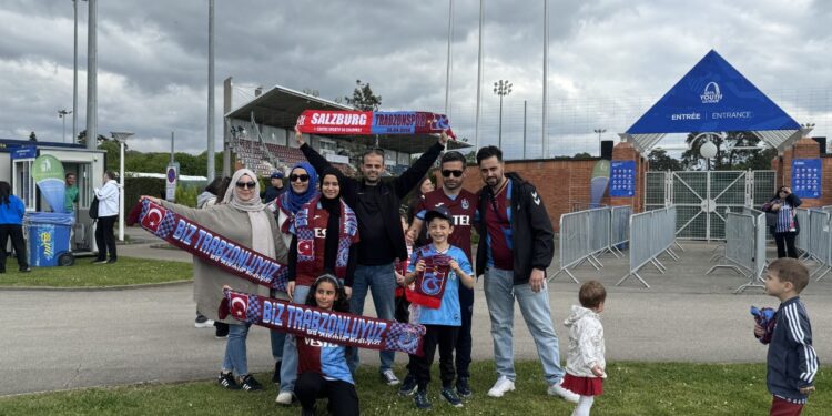 Trabzonsporlu Taraftarlar Nyon'a Geldi