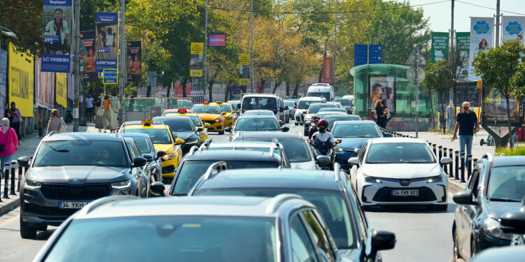 Trafik yoğun, hastaneler tahliye ediliyor, benzinliklerde kuyruklar var