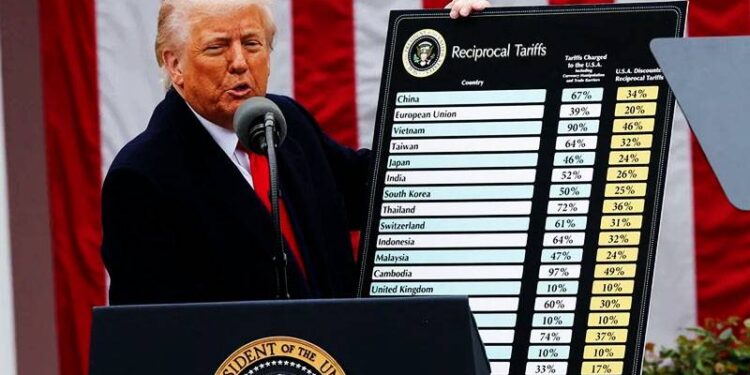 Trump'ın gümrük tarifeleri Türkiye'yi nasıl etkiler; iş dünyası "yeni fırsatlar" bekliyor