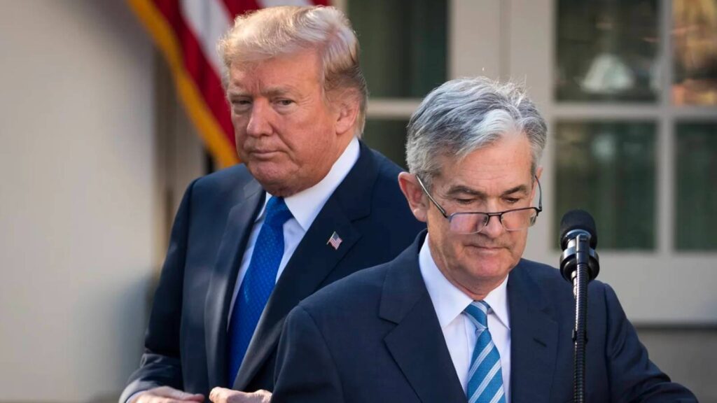 Trump'tan geri adım: Powell'ı kovmak niyetinde değilim