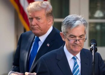 Trump'tan geri adım: Powell'ı kovmak niyetinde değilim