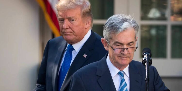 Trump'tan geri adım: Powell'ı kovmak niyetinde değilim