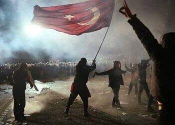 Türk bayrağı açmam delil olarak gösteriliyor!