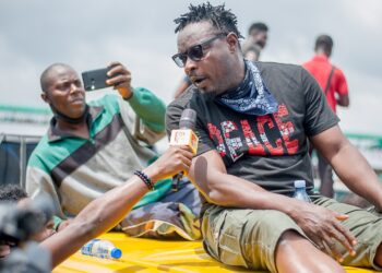 Ülke Birbirine Girmişti... Hükümet Karşıtı Şarkıya Yayın Yasağı