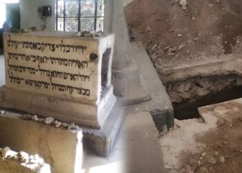 Ünlü Kahinin Mezarını Yağmaladılar! Kabri Gören Gözlerine İnanamadı