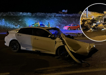 Van'da Can Pazarı: Otomobil Tabela Direğine Çarptı, 3 Ölü