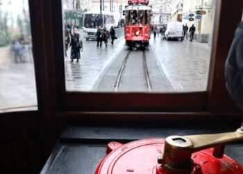 Volkan Konak'a Vefa: Nostaljik Tramvayda Şarkılarıyla Anılıyor