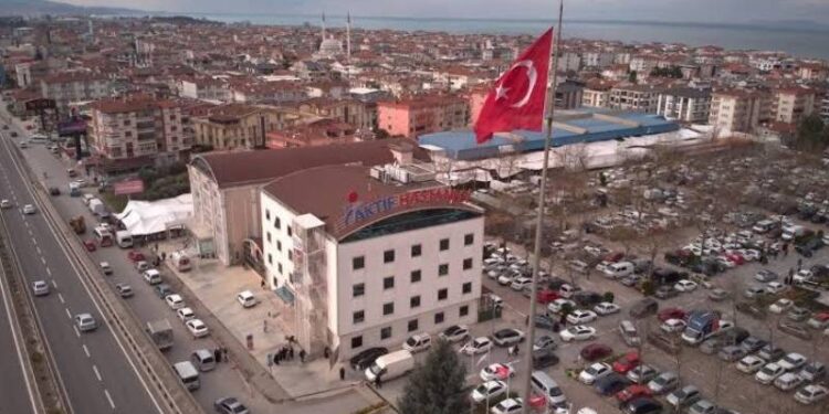 Yalova'da 'deprem raporu' eksik çıkan özel hastanenin faaliyeti geçici olarak durduruldu