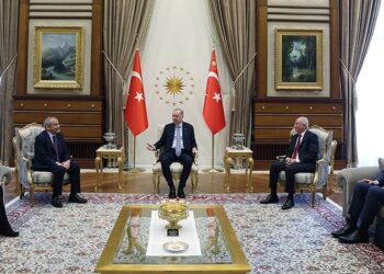 Yandaş yazar Erdoğan'ın İmralı heyetinden ne istediğini yazdı