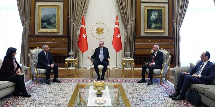 Yandaş yazar Erdoğan'ın İmralı heyetinden ne istediğini yazdı
