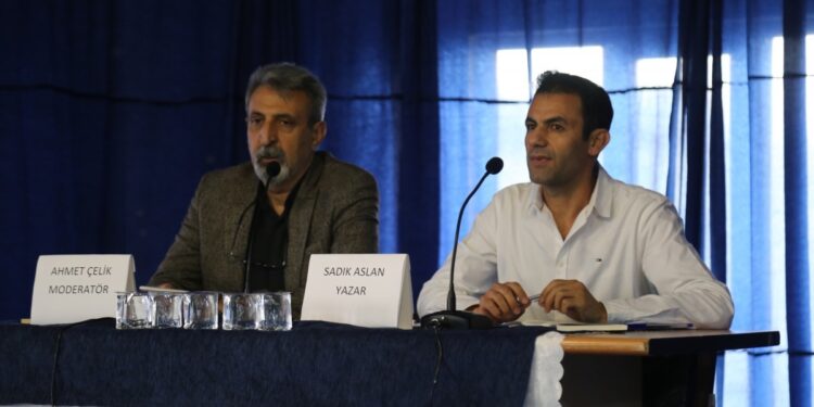 Yazar Sadık Aslan okuyucularıyla buluştu