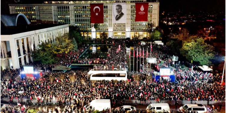 Z Kuşağı, demokratik ve laik hukuk devleti ilkelerine sahip çıktığını gösterdi