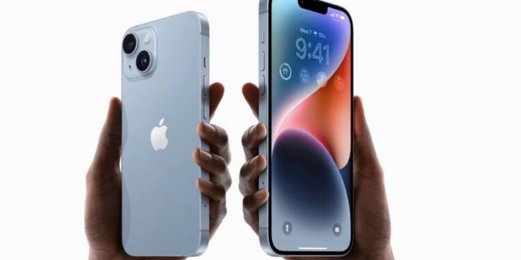 iPhone ve Samsung zamdan kurtuldu