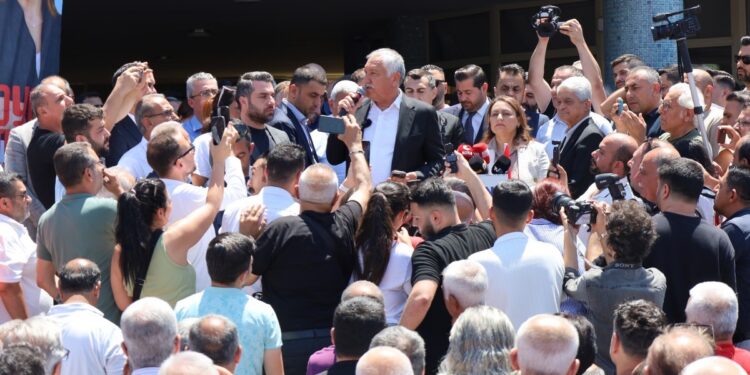 CHP’den Seyhan Belediyesi önünde gözaltılara  tepki