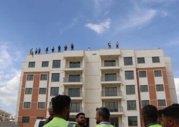 Semsûr’da maaşlarını alamayan işçilerden eylem