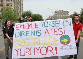 Amed 1 Mayıs’ına katılan emekçiler: Savaş biterse ekonomi düzelir