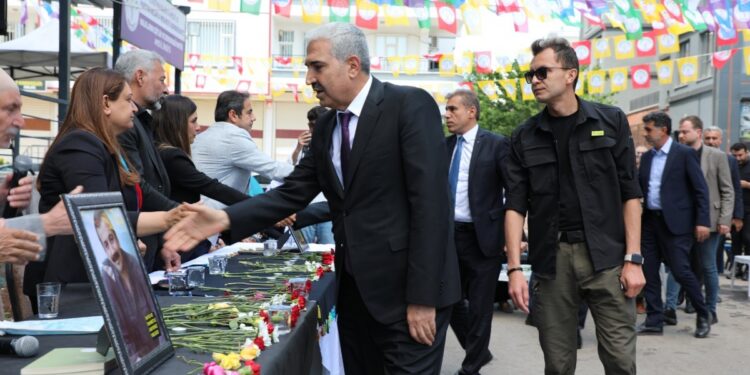 AKP’li başkandan taziye ziyareti: Sırrı Abi’nin çabası galip gelecek