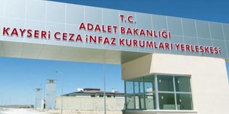 Hastane yolunda tutsaklara saldırı