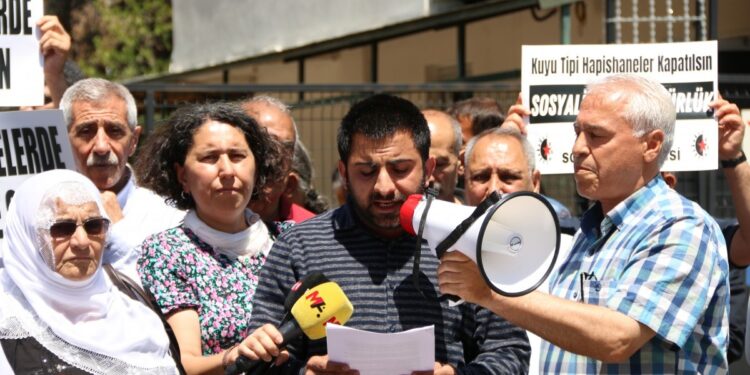 Adliye önünde eylem: ‘Kuyu tipi’ cezaevleri kapatılsın