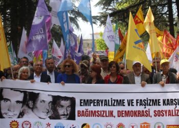 Üç fidan mezarları başında anıldı: Mücadeleyi büyütelim