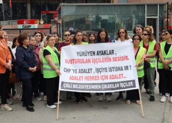 Belediyenin işten çıkarttığı kadınlar CHP’nin önünde seslendi