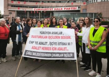 İşten çıkarılan kadınlar CHP önünde: Vazgeçmeyeceğiz