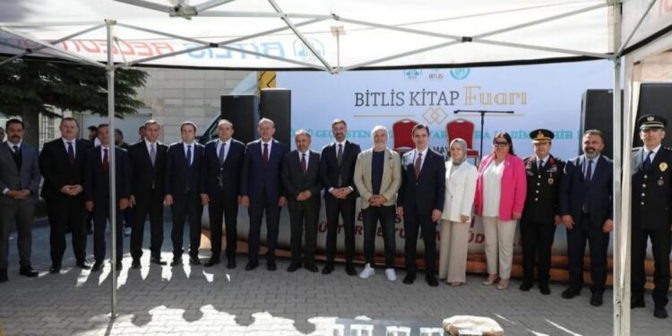 Bitlis Valiliği Kürt yazarların fuara katılımını engelledi!