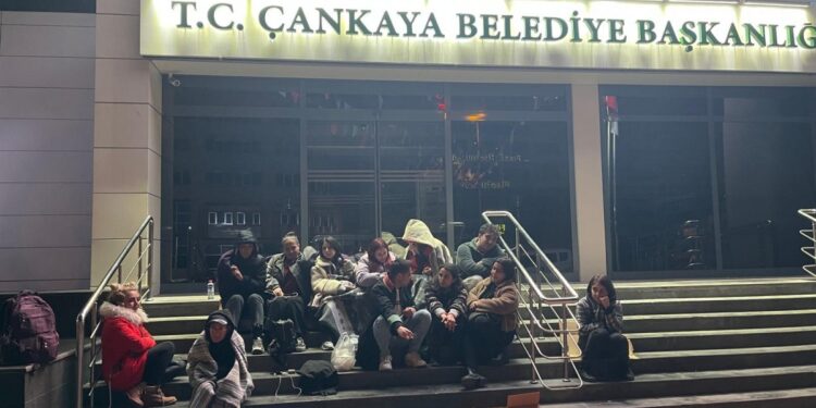 Çankaya Belediyesi’nin köpek katliamı protesto edildi