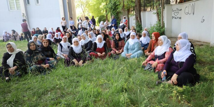 Anneler Günü etkinliklerinde barış çağrısı