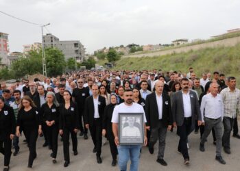 Binler Tekik’i son yolculuğuna uğurladı