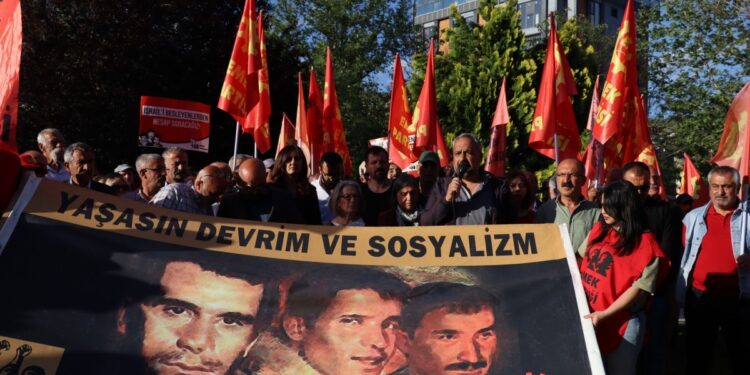 Birçok kentte Üç Fidan anması: Yolumuz Denizlerin yoludur