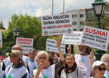 Emeklilerden bayram ikramiyesi çağrısı
