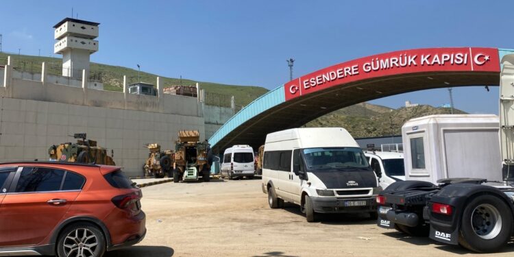 Esendere Gümrük Kapısı geçişlere kapatıldı