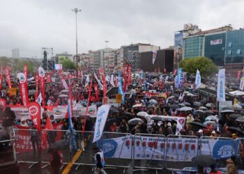 Kadıköy’de 1 Mayıs mitingi başladı