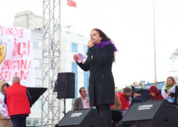 İstanbul’da kadınların, gençlerin, işçilerin sözü alanda