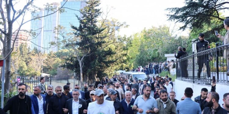 Önder’in naaşı Zincirlikuyu Mezarlığı’na doğru yola çıktı