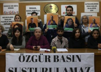 Tutuklu gazetecilerin özgürlüğünü istediler