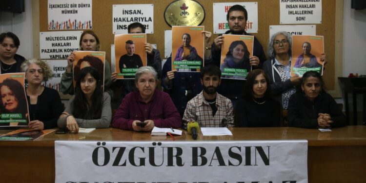 Tutuklu gazetecilerin özgürlüğünü istediler