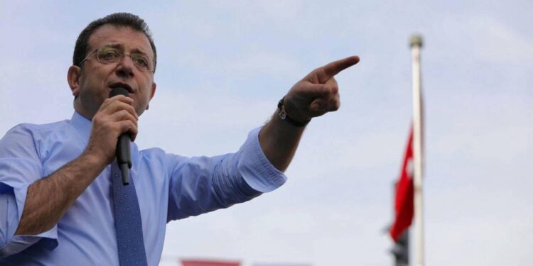 İmamoğlu, ‘Kamu görevlisine hakaret’ soruşturmasında ifade verdi