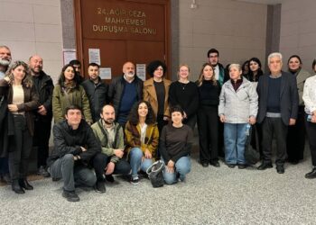 Gazetecilerin yargılandığı dava ertelendi