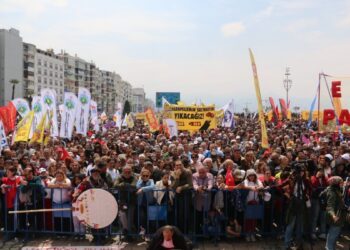 Ege’de onbinler 1 Mayıs mitinglerinde buluştu