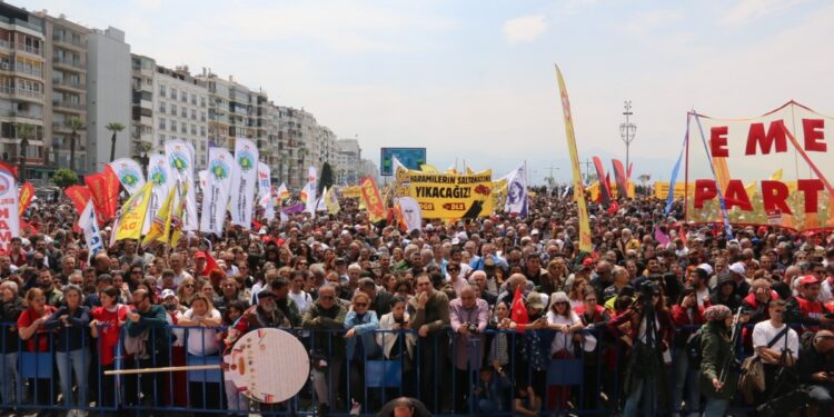 Ege’de onbinler 1 Mayıs mitinglerinde buluştu