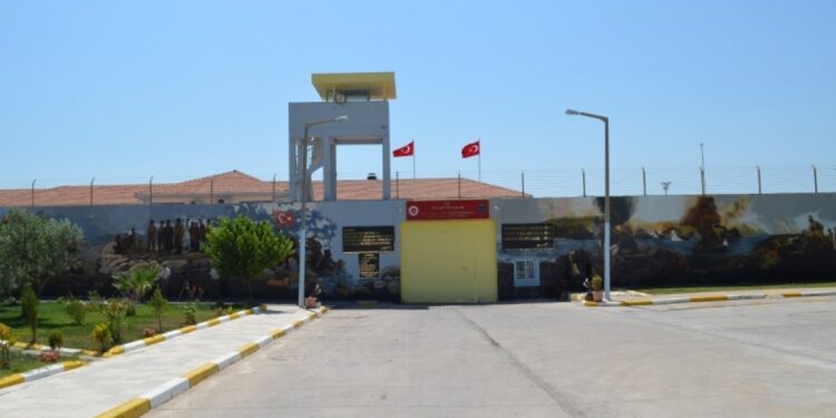 Açlık grevindeki tutsakların sevk talebi karşılandı