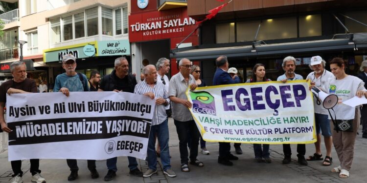 Büyüknohutçu çifti İzmir’de anıldı