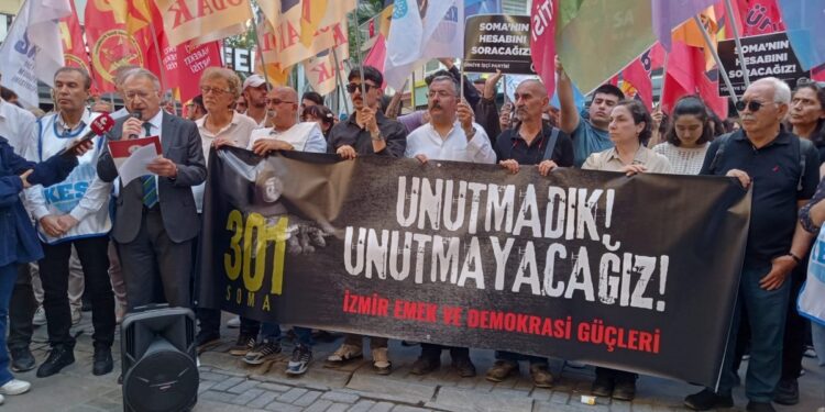 İzmir’de Soma anması