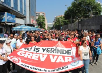 İzmir’de 23 bin belediye işçisi grevde