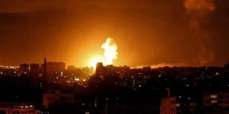 İsrail Suriye’nin birçok kentini bombaladı