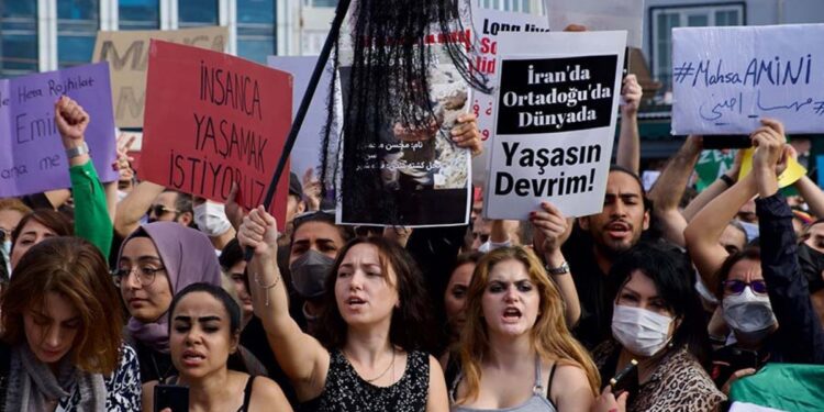 İran’da 31 kadın katledildi, 4 kadın idam edildi