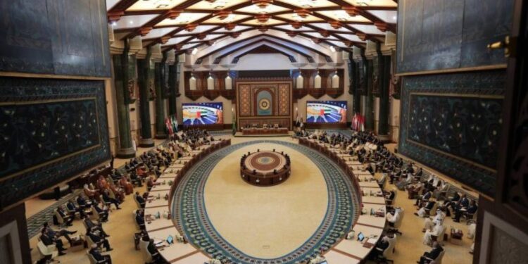 Arap Birliği Zirvesi’nden Gazze için ateşkes ve yeniden inşa çağrısı